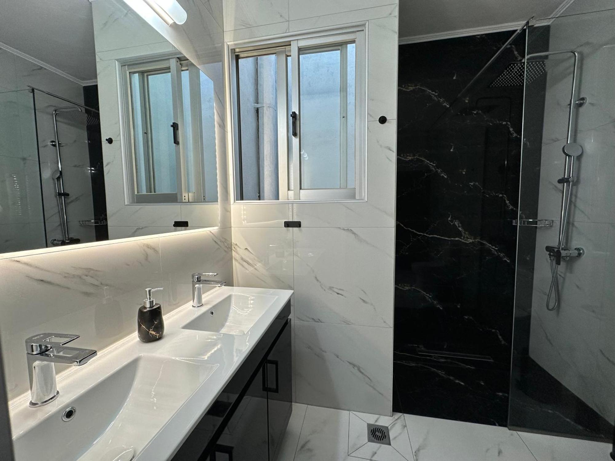 W Pearl Suite Néa Péramos Eksteriør billede